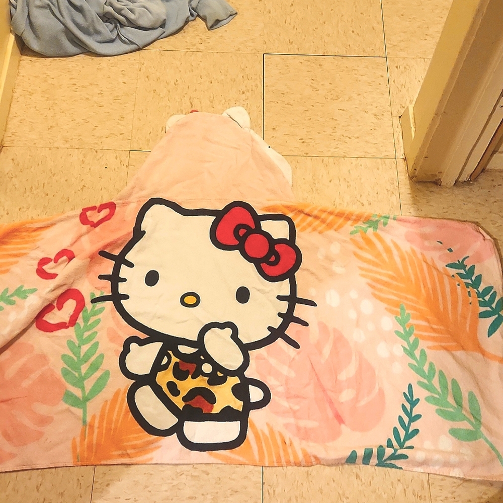 Hello kitty towel with hat and arms 😍
